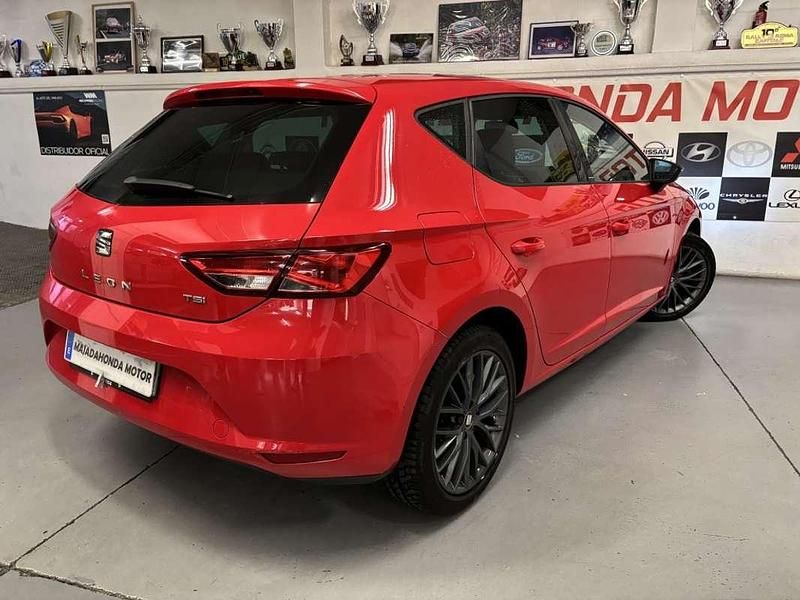 Usado Seat Leon Style 110 CV (80 kW) 2015 Rojo Utilitario