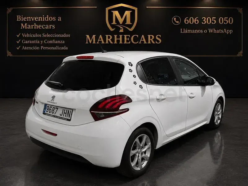 Usado Peugeot 208 Allure 110 CV (80 kW) 2015 Blanco Utilitario