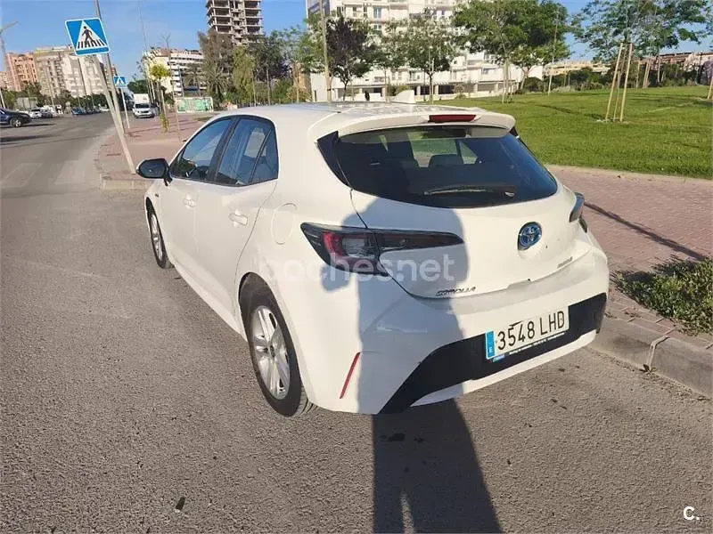 Usado Toyota Corolla Active 122 CV (89 kW) 2020 Blanco Berlina