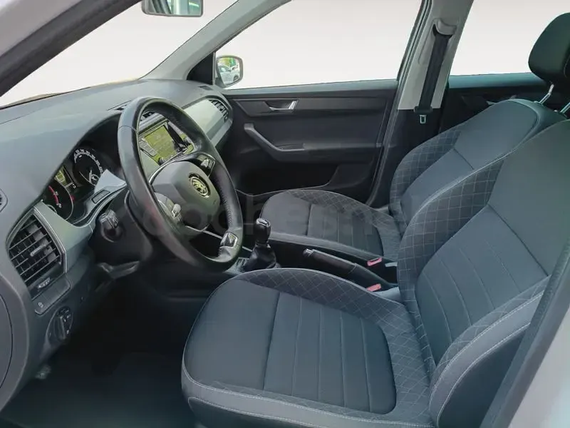 Usado Skoda Fabia Ambition 95 CV (69 kW) 2021 Blanco Utilitario