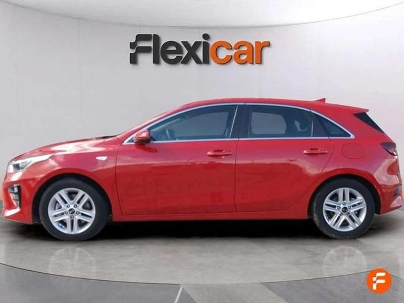 Usado Kia Ceed 120 CV (88 kW) 2019 Rojo Utilitario