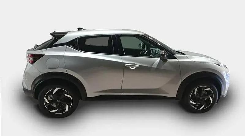 Usado Nissan Juke N-Connecta 114 CV (83 kW) 2023 Diamond silver (metalizado) SUV