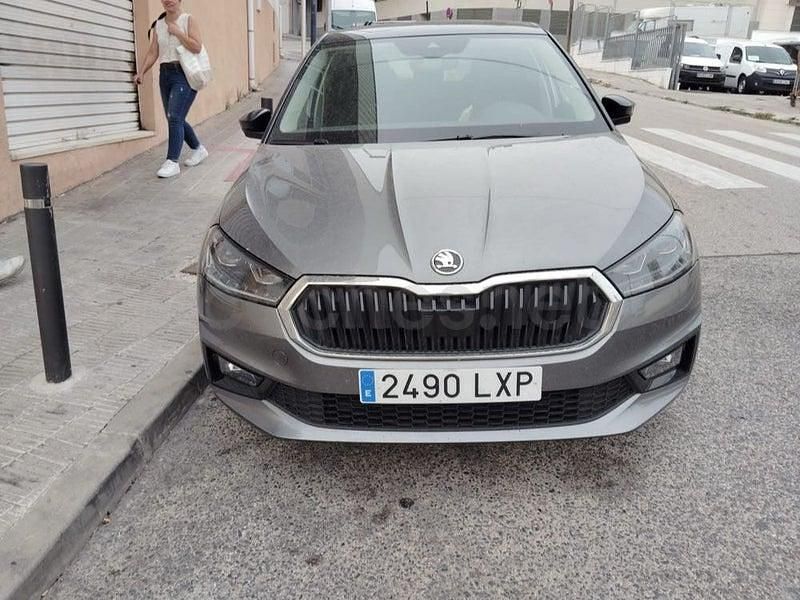 Usado Skoda Fabia Style 110 CV (80 kW) 2022 Gris / plata Utilitario