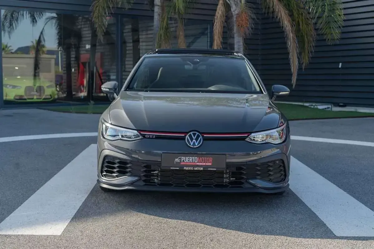 Usado VW Golf VIII GTI 300 CV (220 kW) 2023 Negro Utilitario