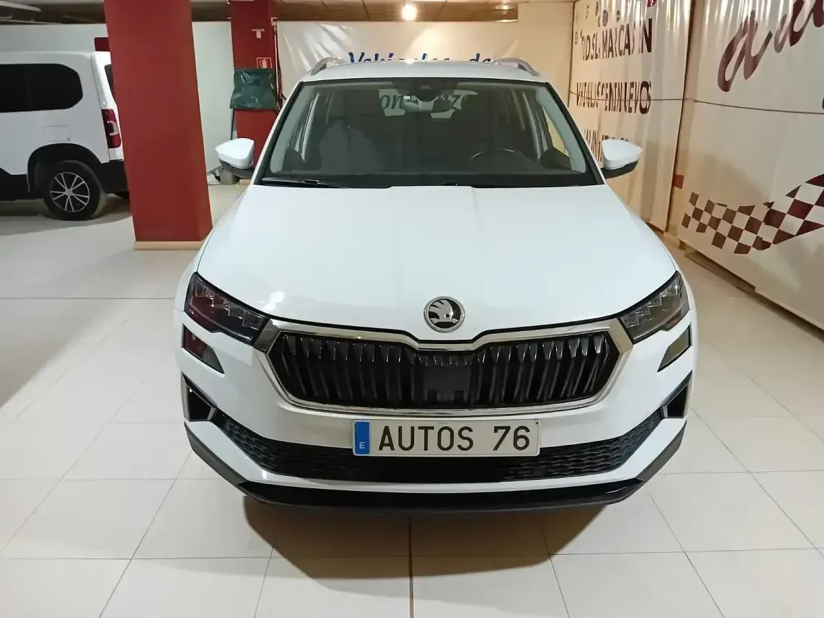 Usado Skoda Karoq Ambition 150 CV (110 kW) 2022 Blanco SUV