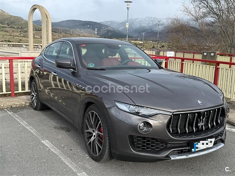 Usado Maserati Levante GranLusso 430 CV (316 kW) 2017 Gris / plata SUV
