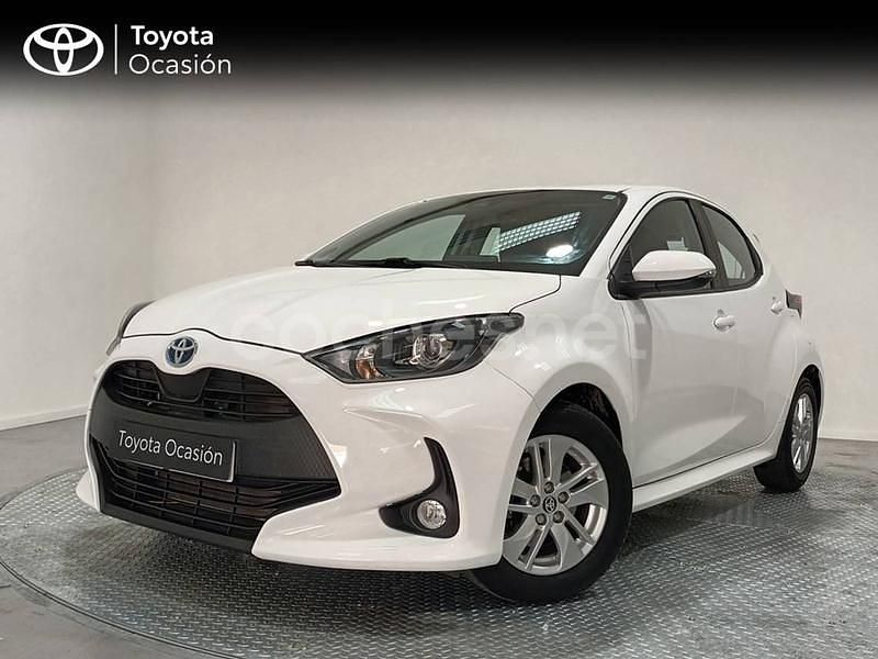 Usado Toyota Yaris Hybrid Active 116 CV (85 kW) 2022 Blanco Berlina