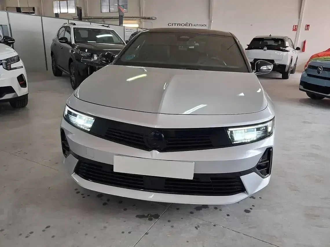 Usado Opel Astra 130 CV (95 kW) 2024 Gris Utilitario