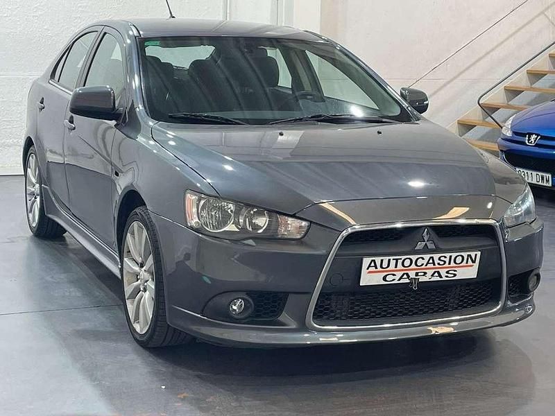 Usado Mitsubishi Lancer Sportback Motion 140 CV (102 kW) 2009 Gris / plata Berlina