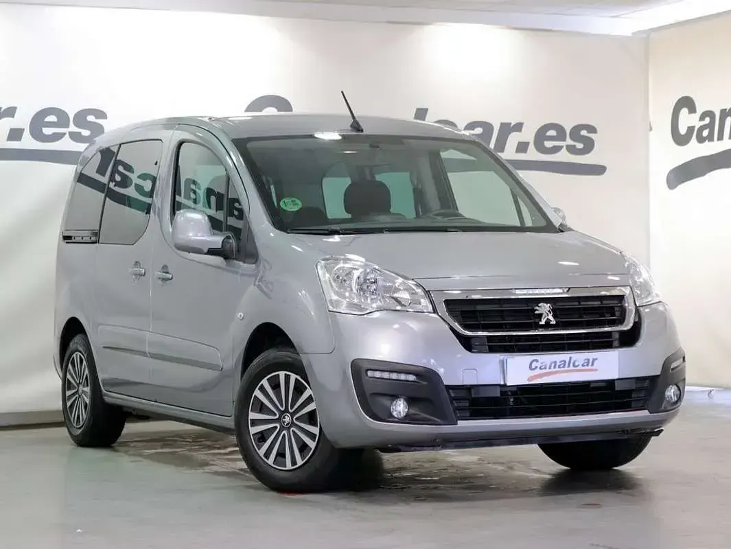 Usado Peugeot TePee Active 99 CV (72 kW) 2018 Gris Van