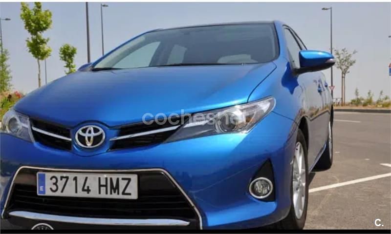 Usado Toyota Auris Active 90 CV (66 kW) 2013 Azul Berlina
