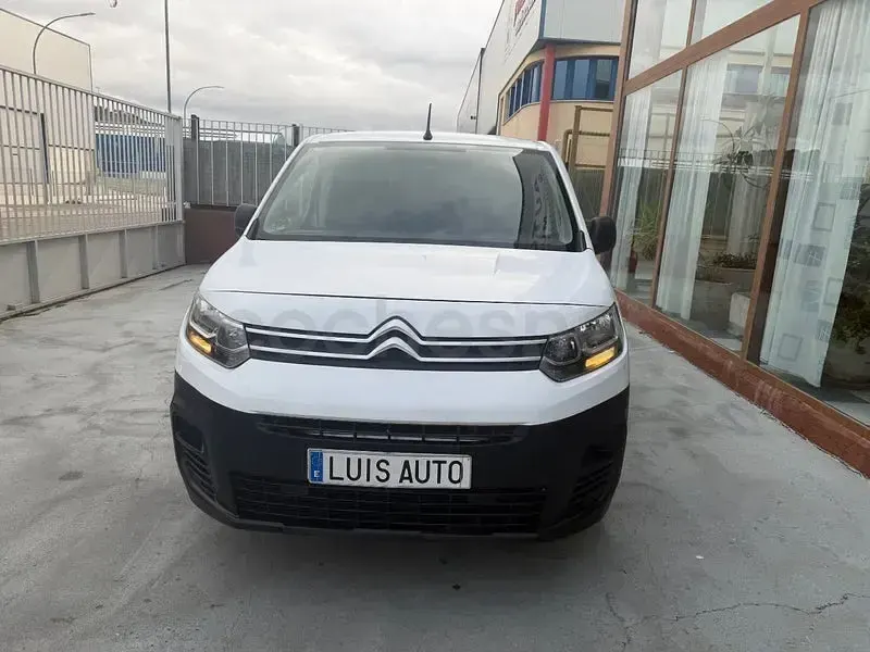 Usado Citroën Berlingo Live 102 CV (75 kW) 2020 Blanco Monovolumen