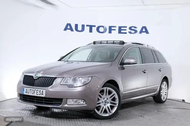 Gris Usado 2010 Skoda Superb Familiar | 10.850 € - Imagen 1/4