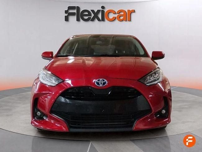 Usado Toyota Yaris Hybrid Active 116 CV (85 kW) 2023 Rojo Berlina