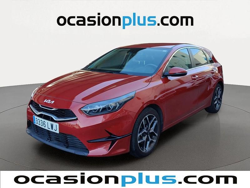 Usado Kia Ceed 120 CV (88 kW) 2022 Rojo Utilitario