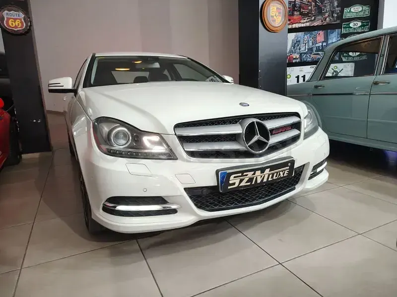 Usado Mercedes C220 170 CV (125 kW) 2012 Blanco Coupe