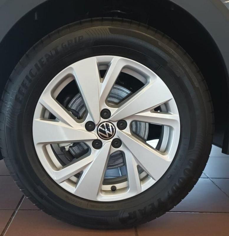 Usado VW Taigo 95 CV (69 kW) 2025 Gris intenso metalizado SUV
