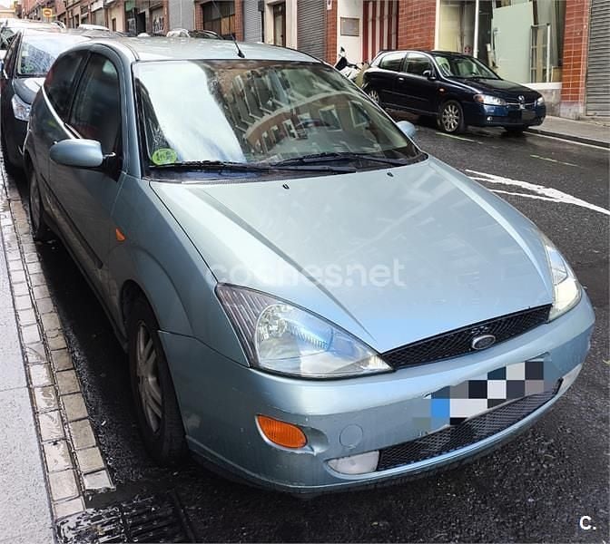 Usado Ford Focus Trend 100 CV (73 kW) 2001 Azul Berlina
