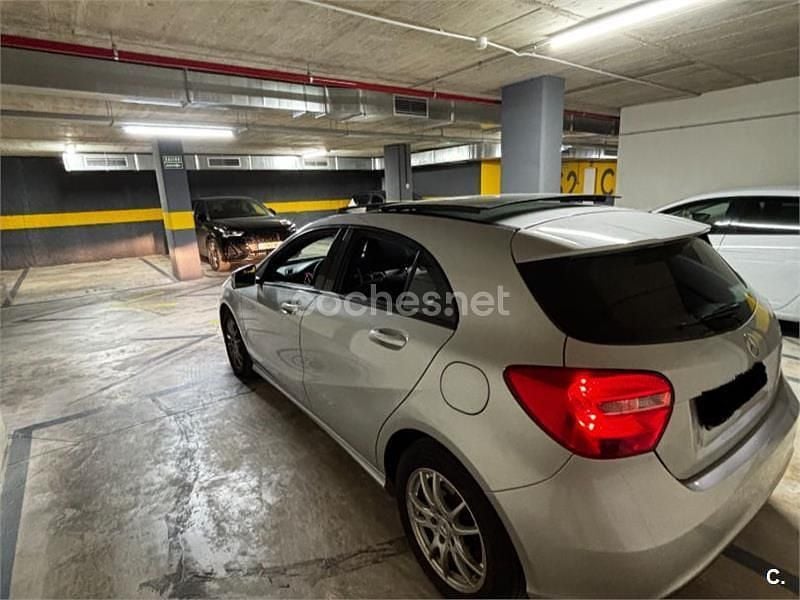 Usado Mercedes A180 Urban 122 CV (89 kW) 2013 Gris / plata Berlina