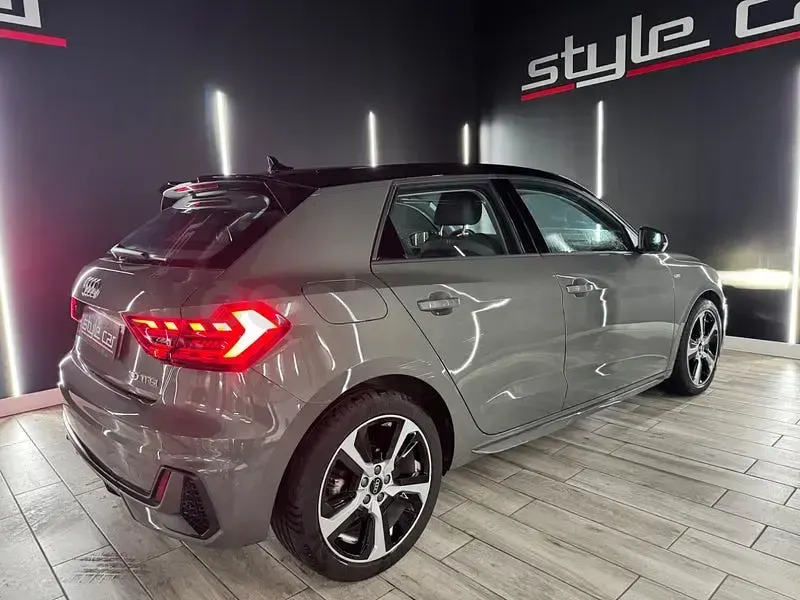 Usado Audi A1 Sportback S-Line 110 CV (80 kW) 2022 Gris / plata Utilitario