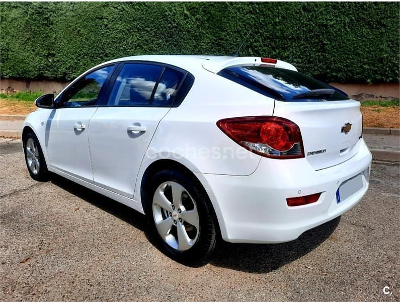 Usado Chevrolet Cruze LT 124 CV (91 kW) 2012 Blanco Berlina