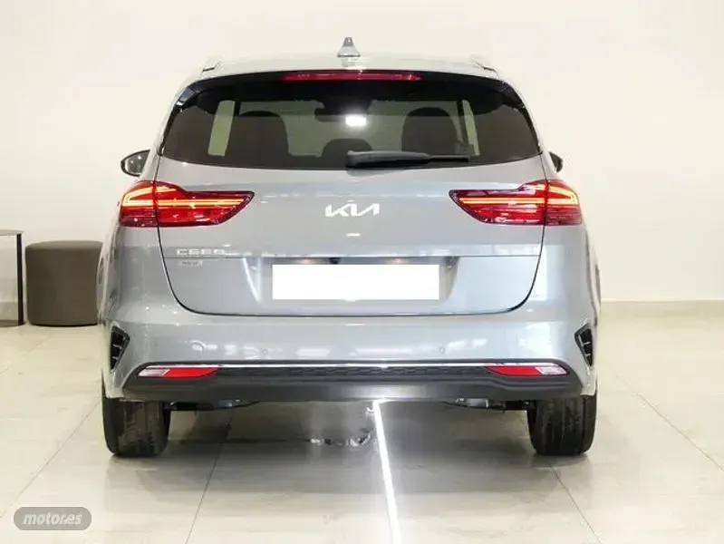 Usado Kia Ceed Sportswagon Style 120 CV (88 kW) 2024 Gris Familiar