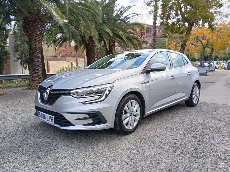 Usado Renault Mégane Intens 160 CV (117 kW) 2022 Gris / plata Berlina
