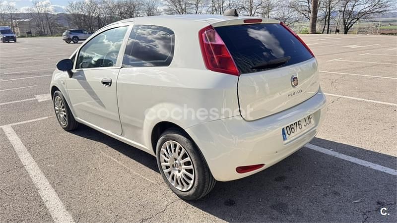 Usado Fiat Punto Pop 69 CV (50 kW) 2015 Blanco Berlina