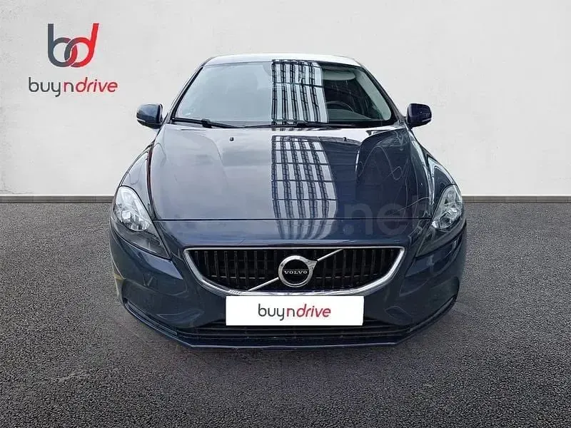 Usado Volvo V40 Momentum 120 CV (88 kW) 2017 Azul Berlina