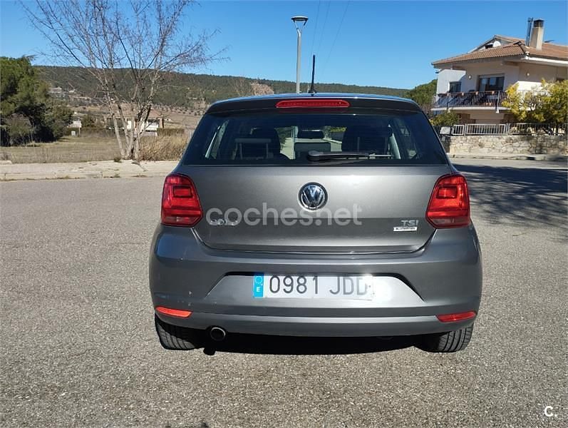 Usado VW Polo Advance 90 CV (66 kW) 2015 Gris / plata Berlina