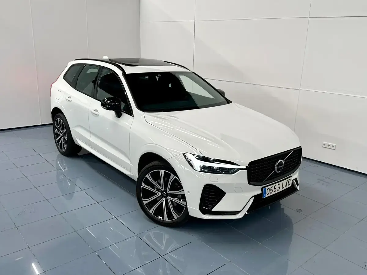 Usado Volvo XC60 Plus 350 CV (257 kW) 2022 Blanco SUV