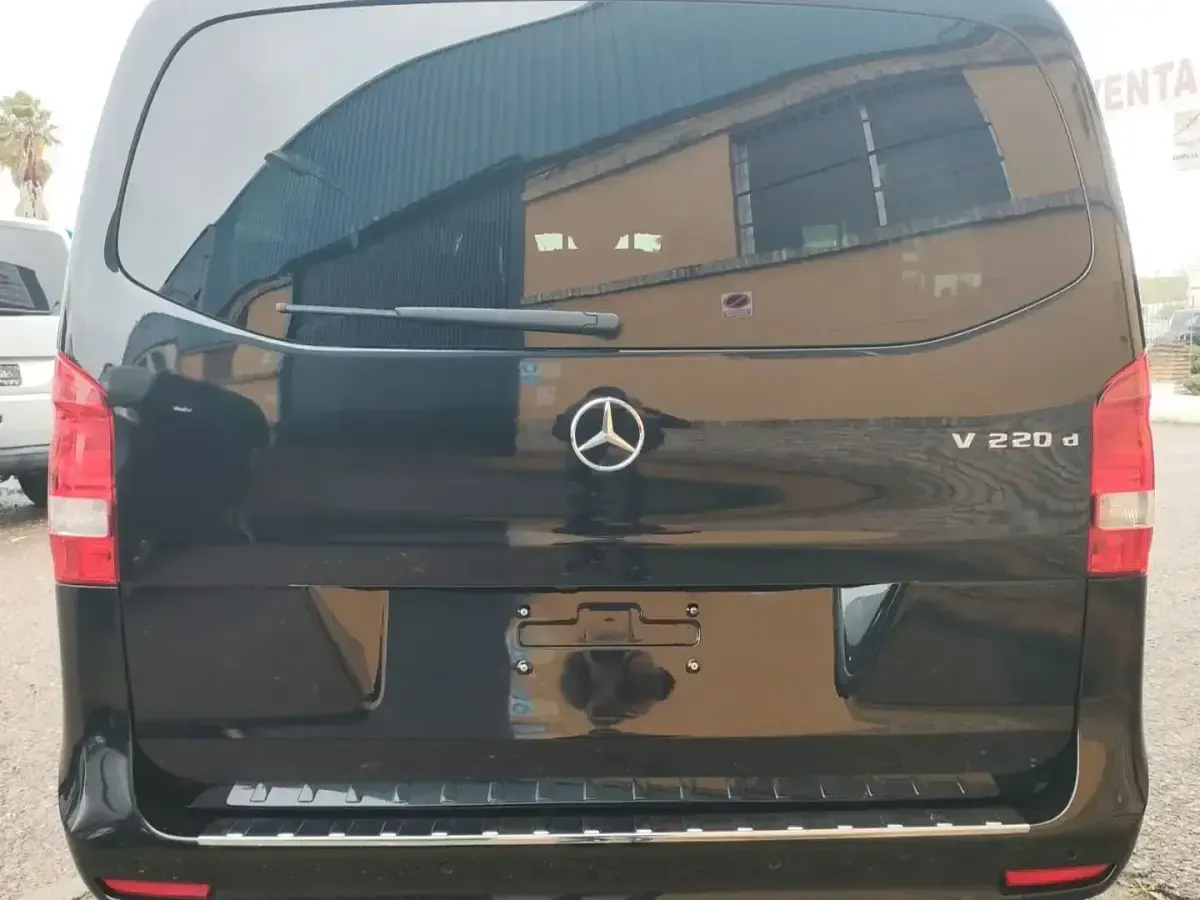 Usado Mercedes V220 163 CV (119 kW) 2022 Negro Monovolumen