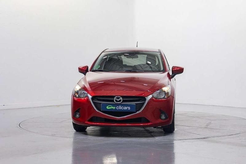 Usado Mazda 2 75 CV (55 kW) 2017 Rojo Utilitario