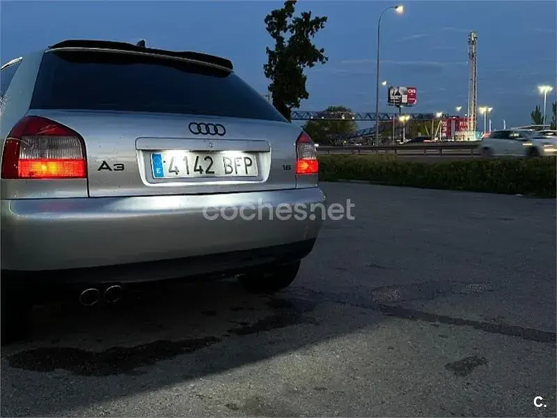 Usado Audi A3 Attraction 101 CV (74 kW) 2001 Gris / plata Utilitario