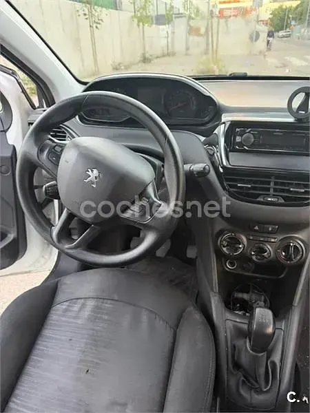 Usado Peugeot 208 Active 68 CV (50 kW) 2014 Blanco Utilitario