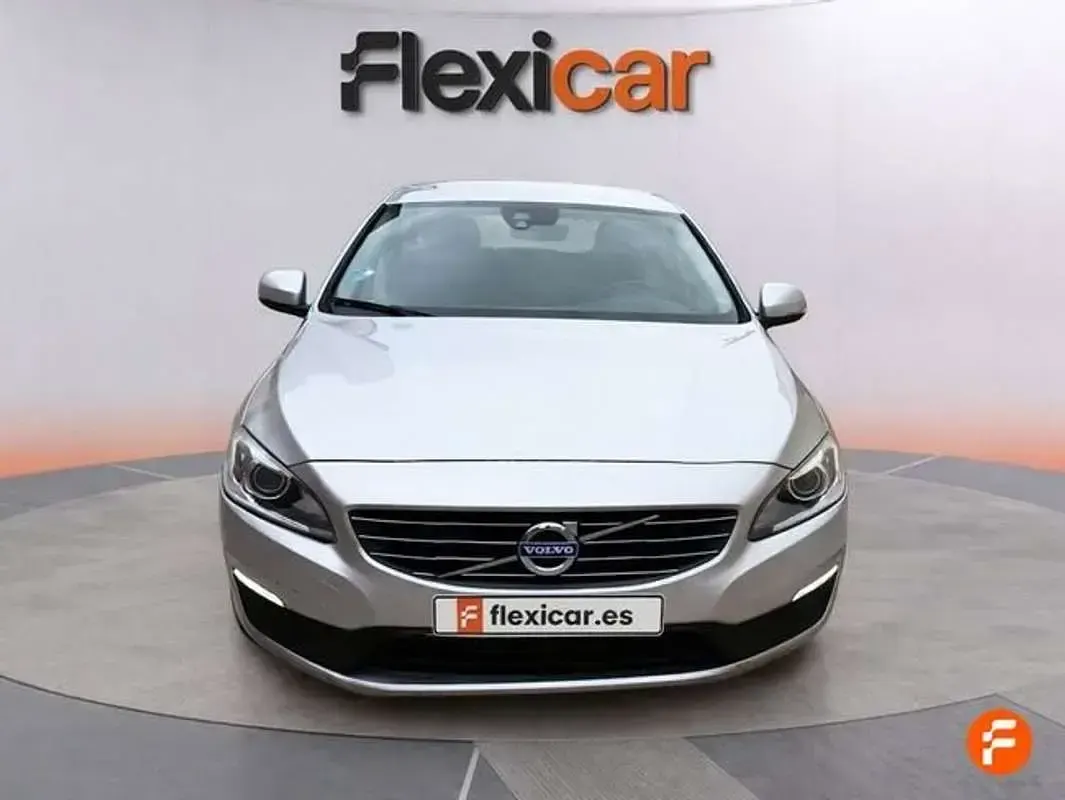 Usado Volvo V60 Kinetic 152 CV (111 kW) 2018 Gris Familiar