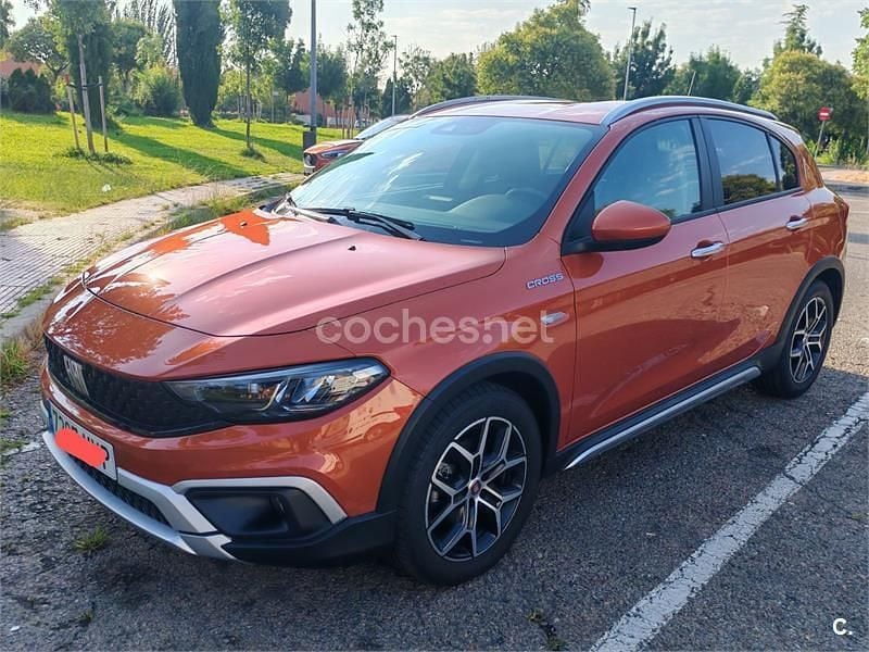 Naranja Usado 2023 Fiat Tipo Cross Berlina | 16.300 € (Precio justo) - Imagen 1/4
