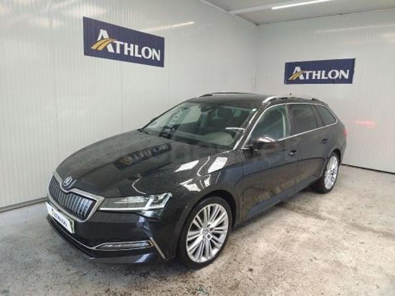 Usado Skoda Superb Style 218 CV (160 kW) 2020 Negro Familiar