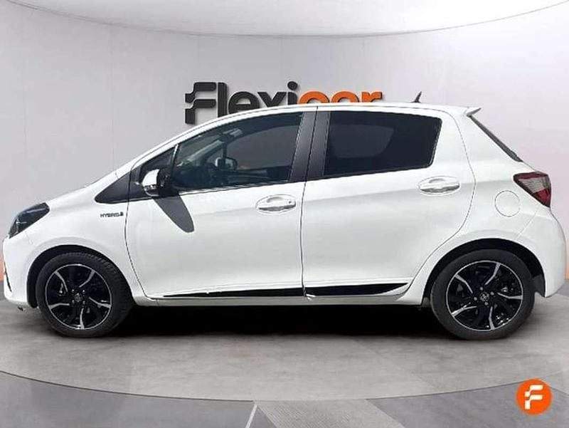 Usado Toyota Yaris Hybrid 101 CV (74 kW) 2017 Blanco Berlina