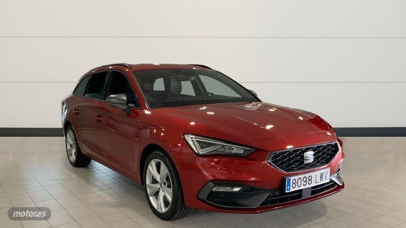 Rojo Usado 2022 Seat Leon FR Berlina | 23.500 € (Precio justo) - Imagen 1/4
