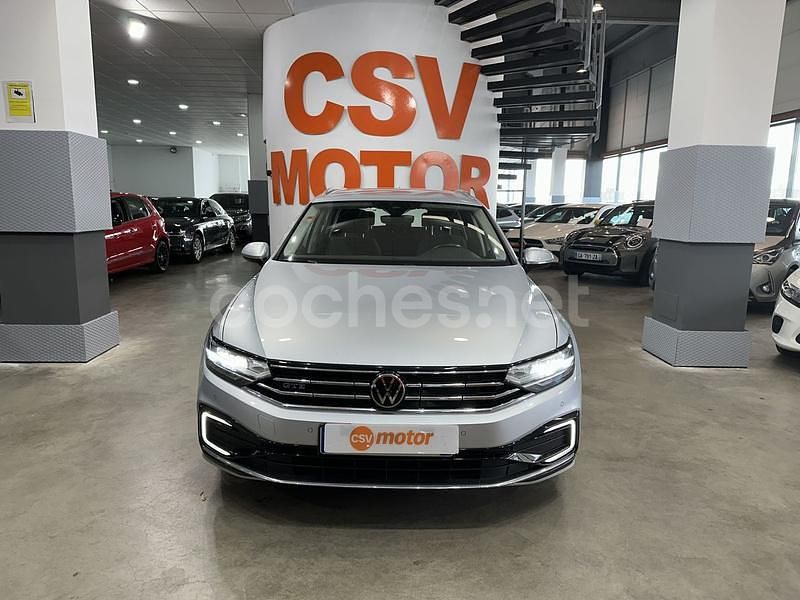 Usado VW Passat GTE 218 CV (160 kW) 2023 Gris / plata Familiar