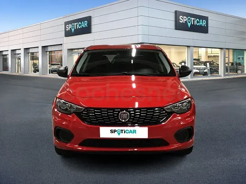 Używany Fiat Tipo Street 95 KM (69 kW) 2020 Czerwony Sedan/Limuzyna