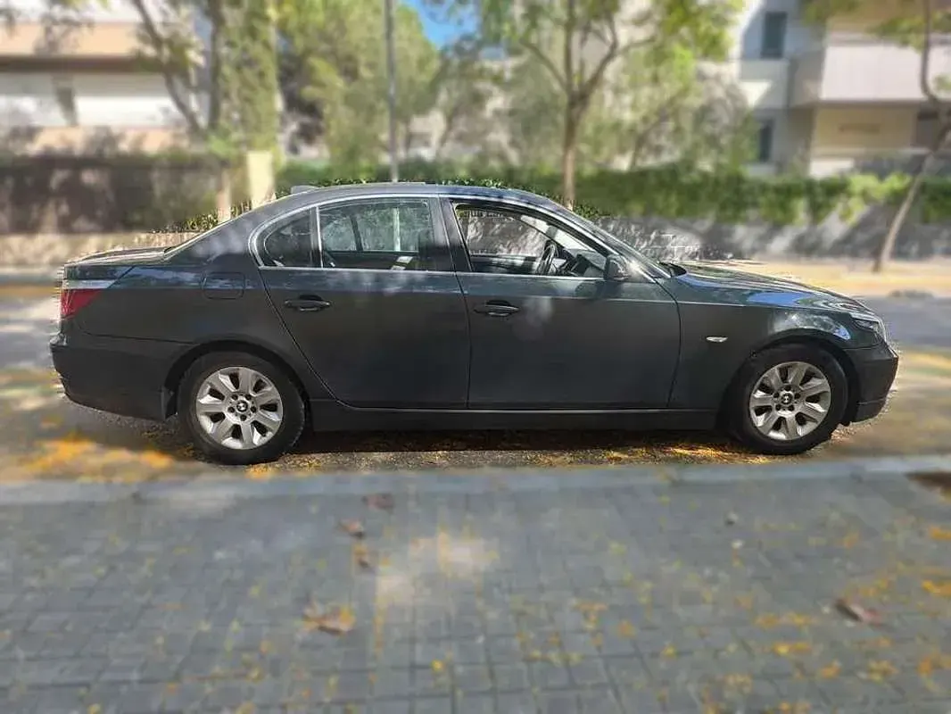 Usado BMW 523 190 CV (139 kW) 2008 Negro Berlina