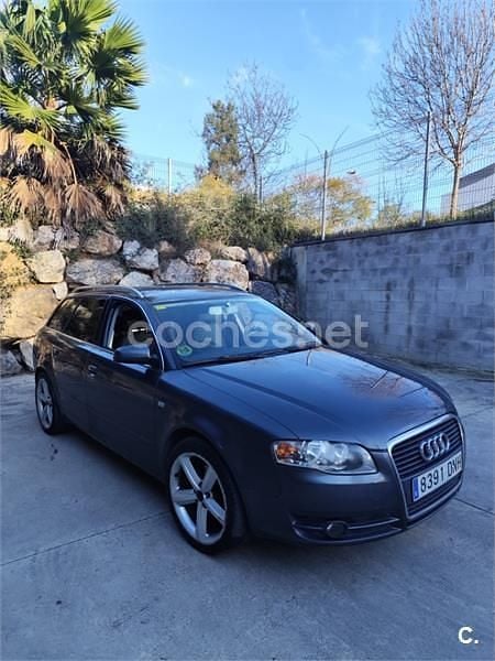 Usado Audi A4 140 CV (102 kW) 2006 Gris / plata Familiar