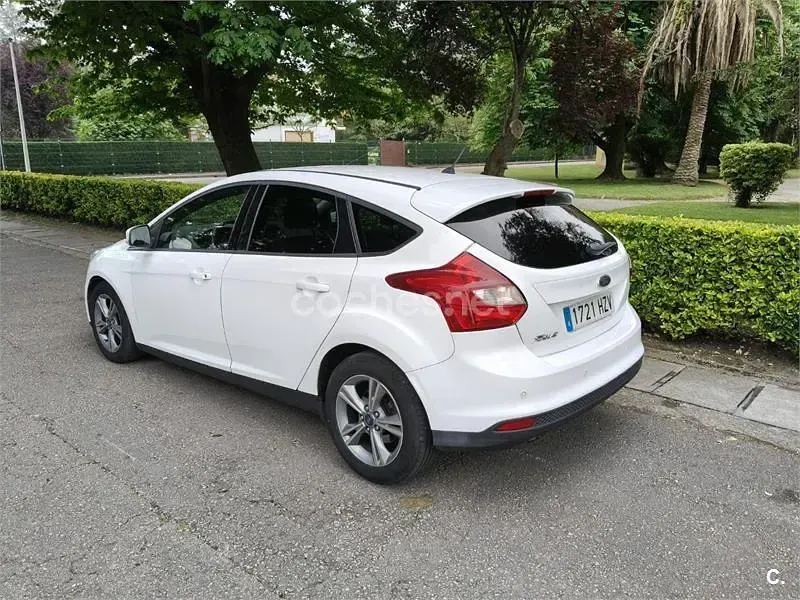 Usado Ford Focus Titanium 115 CV (84 kW) 2014 Blanco Berlina