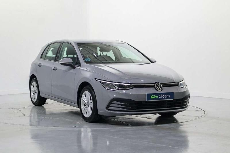Usado VW Golf VIII Life 131 CV (96 kW) 2023 Gris Utilitario