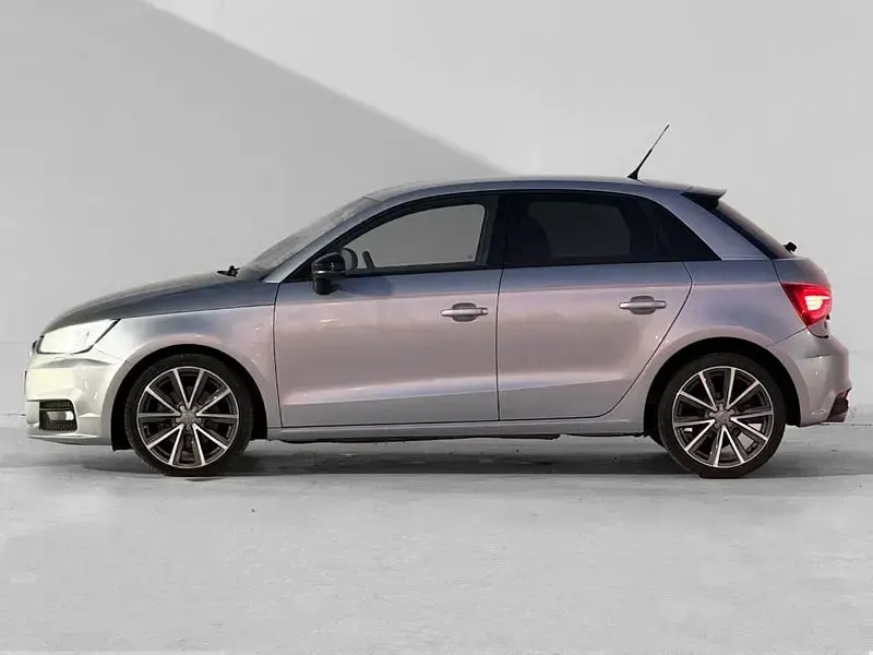 Usado Audi A1 Sportback 116 CV (85 kW) 2017 Gris / plata Utilitario