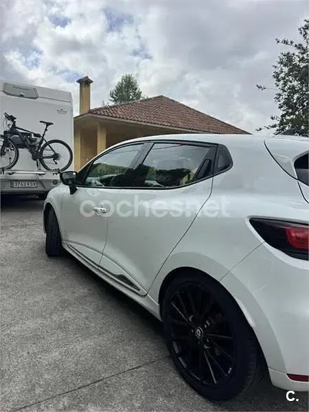 Usado Renault Clio IV Trophy 220 CV (161 kW) 2017 Blanco Berlina