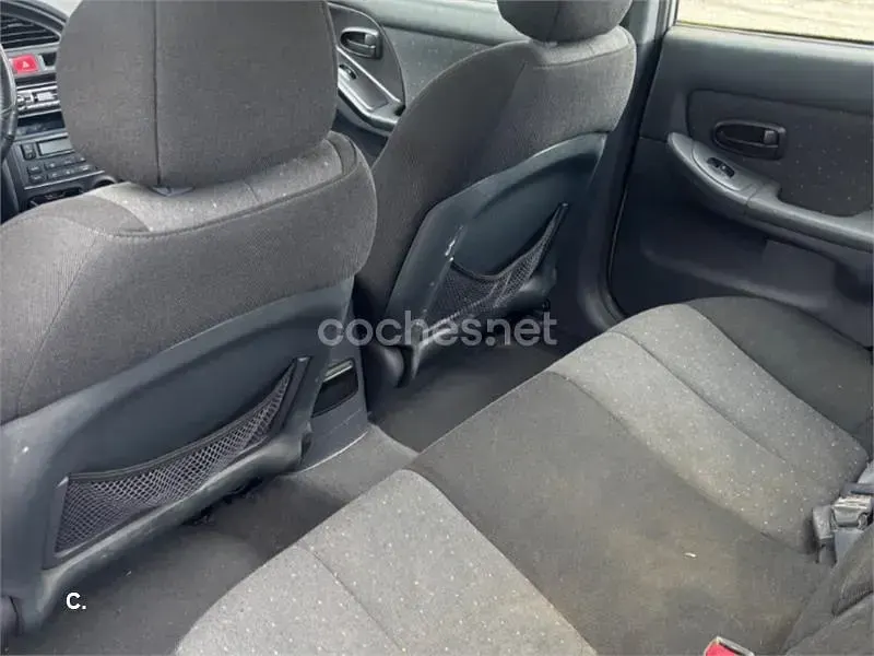 Usado Hyundai Elantra GLS 112 CV (82 kW) 2001 Blanco Berlina