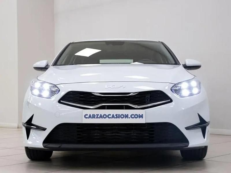 Używany Kia Ceed 100 KM (73 kW) 2025 Otro Hatchback